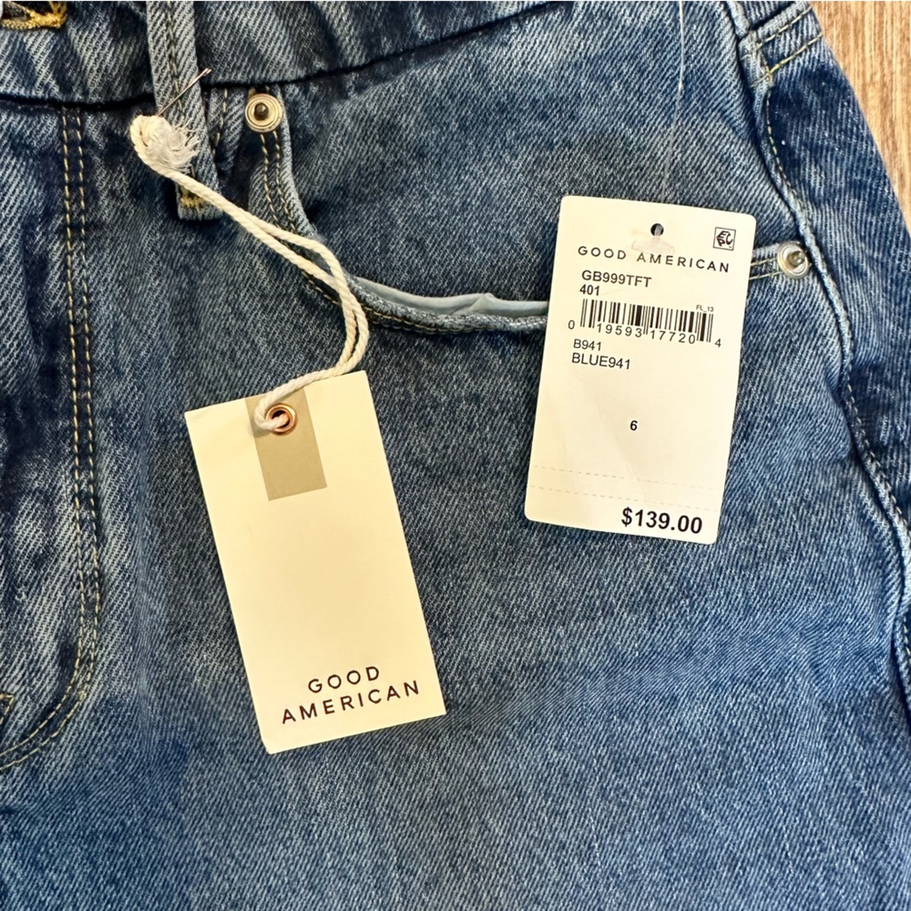 Good American Light Wash Jeans - Picture 4 of 5